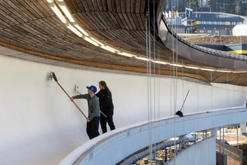 Handarbeit mit Gartenschlauch: Bobbahn in Oberhof wird vereist