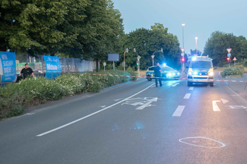 28-Jähriger geht über Straße und wird von Auto erfasst