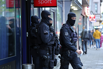 Drogen-Razzia in Solingen: Polizei durchkämmt mehrere Geschäfts- und Privaträume