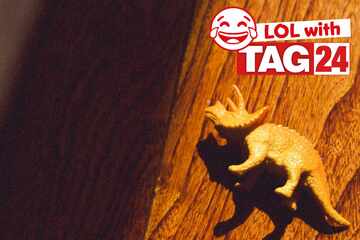 Joke of the Day for November 9, 2025: A dinosaur silly for Sunday Funday