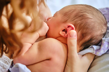 Werdende Mutter will natürliche Geburt - Polizistin zwingt sie zum Kaiserschnitt