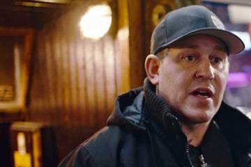 Finger dick angeschwollen, Wundwasser läuft raus: Ex-Schauspieler stirbt bei Bekannter