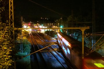 Signalkabel durchtrennt, Strecke der S1 lahmgelegt: Bahn-Anschlag bei Kilometer 45