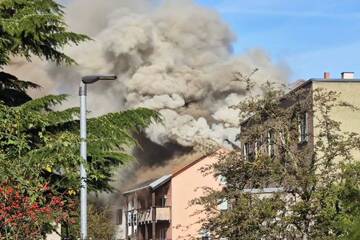 Feuer zerstört Doppelhaushälfte: Bewohner verlieren ihr Zuhause
