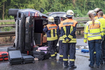 Unfall A5: Schlimmer Unfall auf der A5: BMW mit sechsköpfiger Familie an Bord überschlägt sich