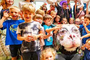 Dresden: Glücksdrache bringt Dresdner Kita-Knirpse zum Staunen