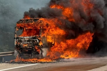 Unfall A7: Brennender Sattelzug sorgt für Vollsperrung der A7 Richtung Süden