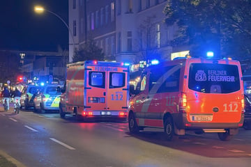 Messerattacke: Messer-Streit vor Restaurant eskaliert: 16-Jähriger niedergestochen