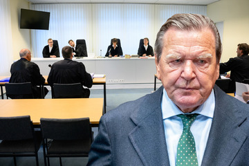 Entscheidung steht: Bekommt der russlandnahe Ex-Kanzler Schröder sein Büro zurück?