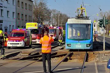 Chemnitz: Lkw fährt Straßenbahn-Leitung in Chemnitz kaputt: Reparatur beendet, Strecke wieder frei