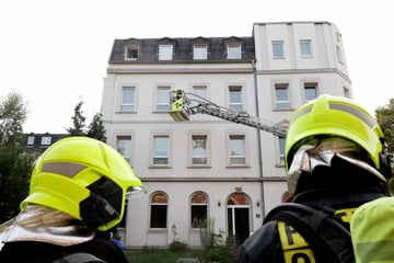 Chemnitz: Brand in Chemnitz: Verteilerkasten in Gebäude fängt Feuer