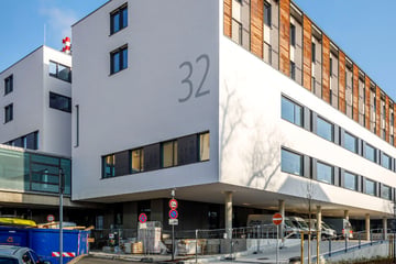 Dresden: Brutale Attacke in Uniklinik: Security-Mann wird getreten und mit Faust ins Gesicht geschlagen