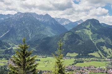 Urlaubsdrama für Familie aus Sachsen: Säugling stürzt 50 Meter in die Tiefe
