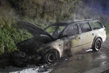 Leipzig: VW brennt auf A38 bei Leipzig aus: Autobahn muss vollständig gesperrt werden