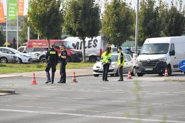 Bus kracht mit voller Wucht gegen Rettungswagen - 16 Personen verletzt!