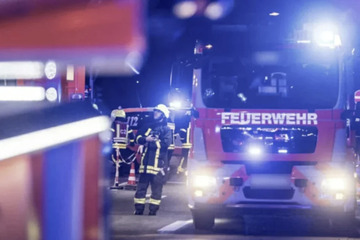 Einfamilienhaus brennt: Rentner (85) schwer verletzt