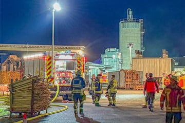 Silobrand fordert Großaufgebot: 14 Stunden Löscheinsatz im Kreis Karlsruhe