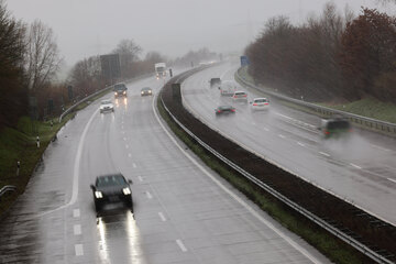 Auf der Autobahn gewendet: Geisterfahrer verursacht Unfall mit sechs Verletzten