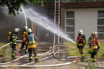 Feuerwehr-Großeinsatz am Friedhof in Besigheim