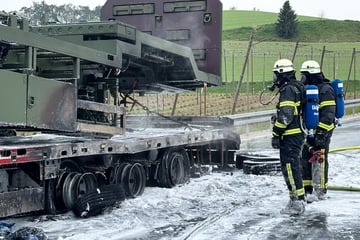 Unfall A9: Sattelauflieger steht in Flammen! A9 in Bayern zeitweise für Verkehr gesperrt