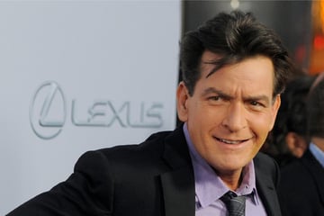 Sitcom-Legende Charlie Sheen spricht offen über Sex mit Männern: "Hat verdammt viel Spaß gemacht"