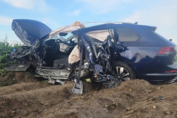 Schwerer Verkehrsunfall auf Landstraße: Vier Verletzte bei Frontal-Crash