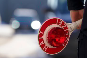 Rolex bei angeblicher Drogenkontrolle gemopst: Kölner Polizei sucht falsche Kollegen