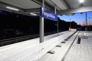 Neuer Tesla-Bahnhof eröffnet - doch wo bleiben die Züge?