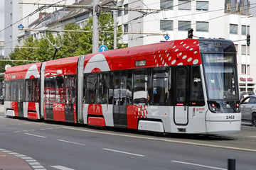 Jetzt kommt es knüppeldick für alle Pendler: Überprüfung von 60 Stadtbahnen dauert länger