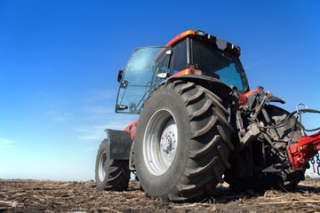 Schwere Beute im Vogtland: Diebe klauen Traktoren im Wert von 214.000 Euro
