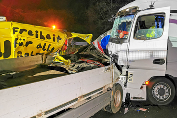 Lastwagen rast in Baustelle auf A6: Drei Verletzte!