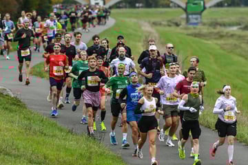 Leipzig: Hunderte Läufer beim Jubiläums-Marathon von Leipzig nach Halle