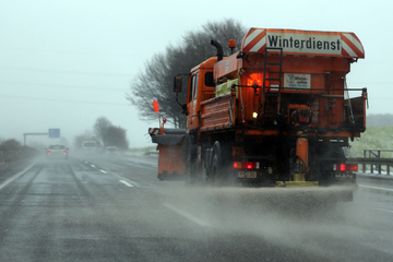 Wetterdienst kündigt Schnee an: Kölner AWB bereitet sich auf glatte Straßen vor