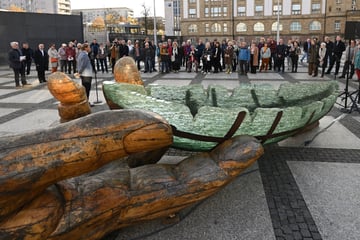 Chemnitz: Was steht da auf dem Theaterplatz in Chemnitz?