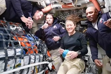 Erstmals seit 50 Jahren auf dem Weg zum Mond: Astronauten verlassen Erdumlaufbahn