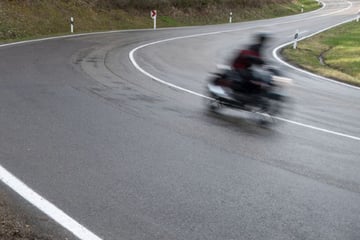 Motorradfahrer in Stuttgart schwer verletzt: Wie kam es zum Unfall?