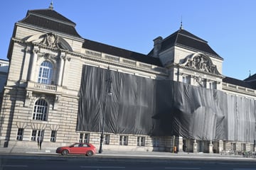 Berlin: Fassade der UdK verhüllt: Das steckt hinter der Aktion