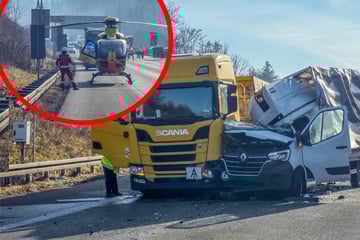 Unfall A8: Zwei Schwerverletzte nach Lkw-Crash: Rettungsheli landet auf A8