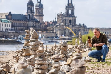 Faszinierende Türmchen am Elbufer: Wo die Carolabrücke stand, lockt jetzt die Spur der Steine