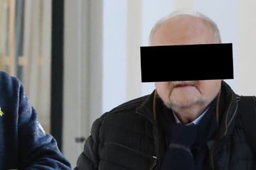 Dresden: Ex-Bürgermeister rammt Auto und fährt einfach weiter - aus Angst!