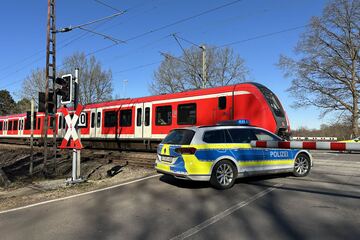 Mann auf E-Roller von S-Bahn erfasst und 20 Meter mitgeschleift