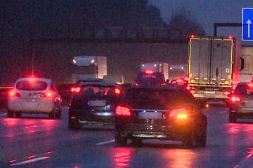 Unfall A: Zwei Unfälle auf der A10: Autofahrer müssen mit langem Stau rechnen!