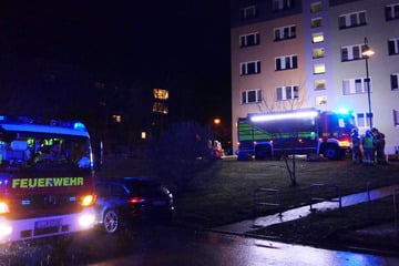 Mieter schlafen mit Essen auf dem Herd ein: Feuerwehr muss sich gewaltsam Zutritt verschaffen