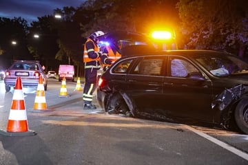 BMW kracht gegen Baum: 32-Jährige macht sich aus dem Staub und lässt Beifahrer alleine zurück