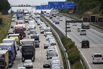 Urlaubsheimkehrer machen die Autobahnen dicht! Hier drohen Staus