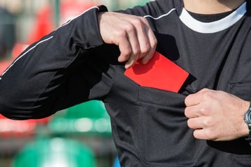 Schläge, Anzeigen, Spielabbruch: Kreisliga-Kick eskaliert komplett