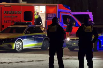 Großeinsatz mit Spezialkräften in einem Hochhaus: Zwei Männer verletzt