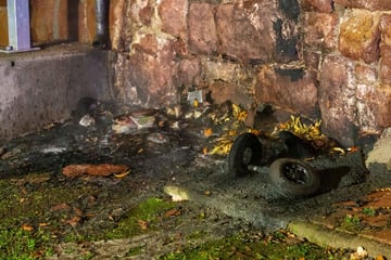 Zwei Mülltonnen in Brand: Wurde in Döbeln Pyrotechnik gezündet?