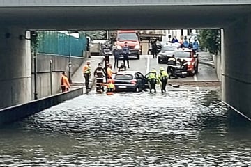 Tödliches Unwetter: 83-Jährige ertrinkt in überflutetem Auto
