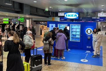 Hier bezahlst Du nicht mit Geld: Dieser kuriose Automat steht aktuell im Kölner Hauptbahnhof